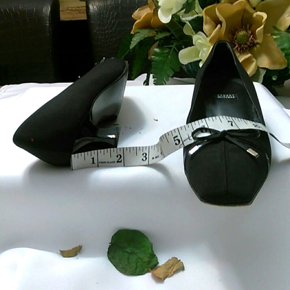 Stuart Weitzman ladied slip on heel - Picture 6 of 8